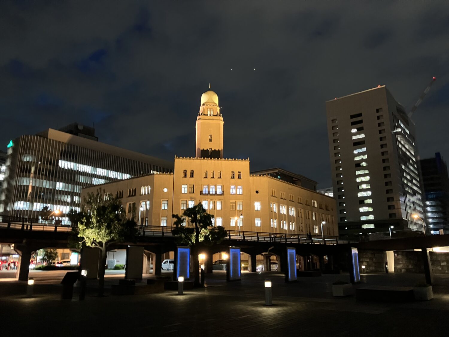 夜の横浜税関