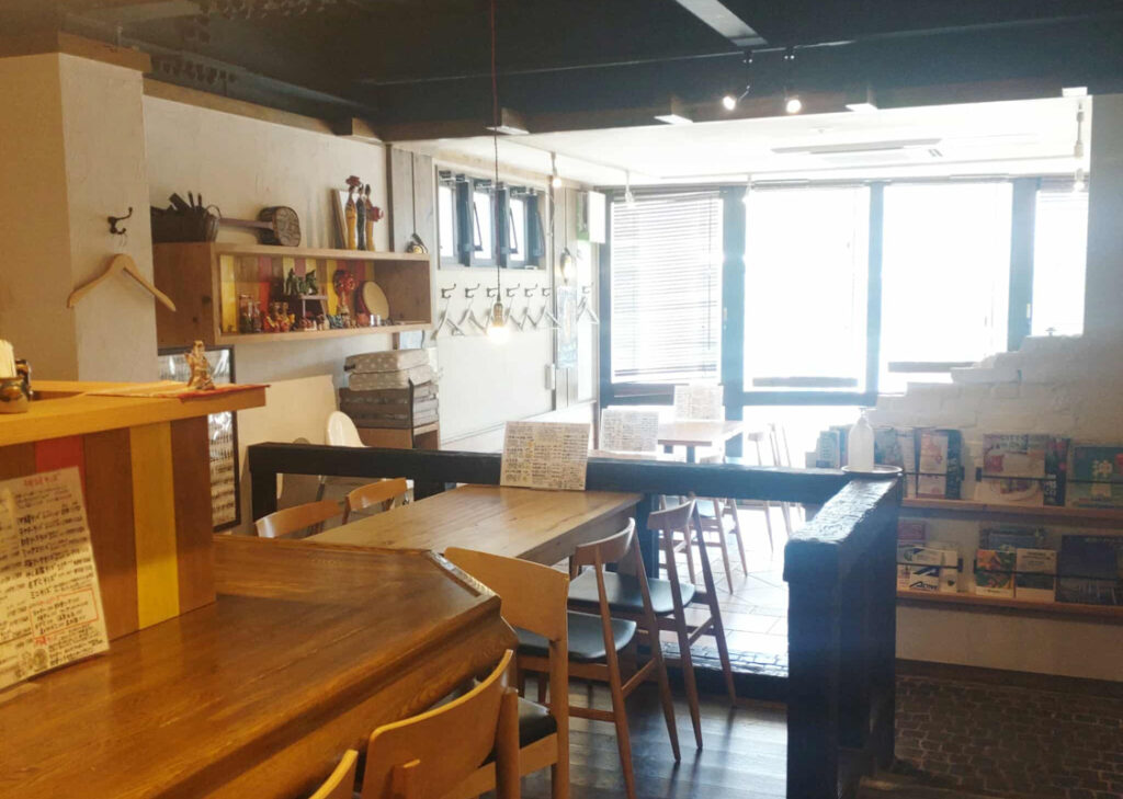 沖縄ごはん くくるやー店内