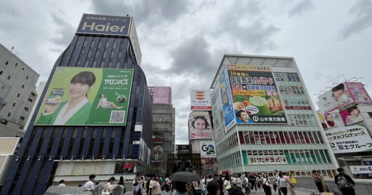 グリコサインでポーズを決めて！　とんぼりリバーウォークでぶらり散策｜大阪府大阪市