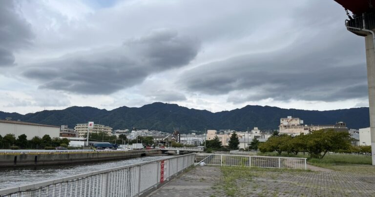 重機好きにはたまらない？ガントリークレーンが見られる灘浜緑地｜兵庫県神戸市