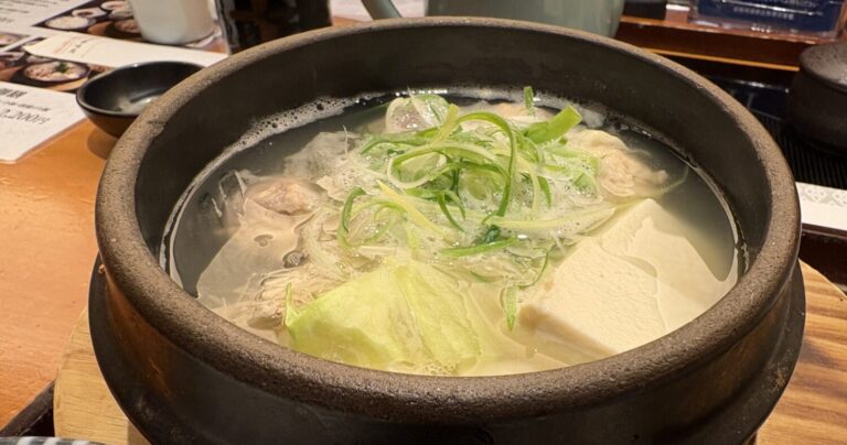 おひとり様でも楽しめる本格水炊き｜水たき料亭 博多華味鳥 博多駅前店で味わう伝統の味