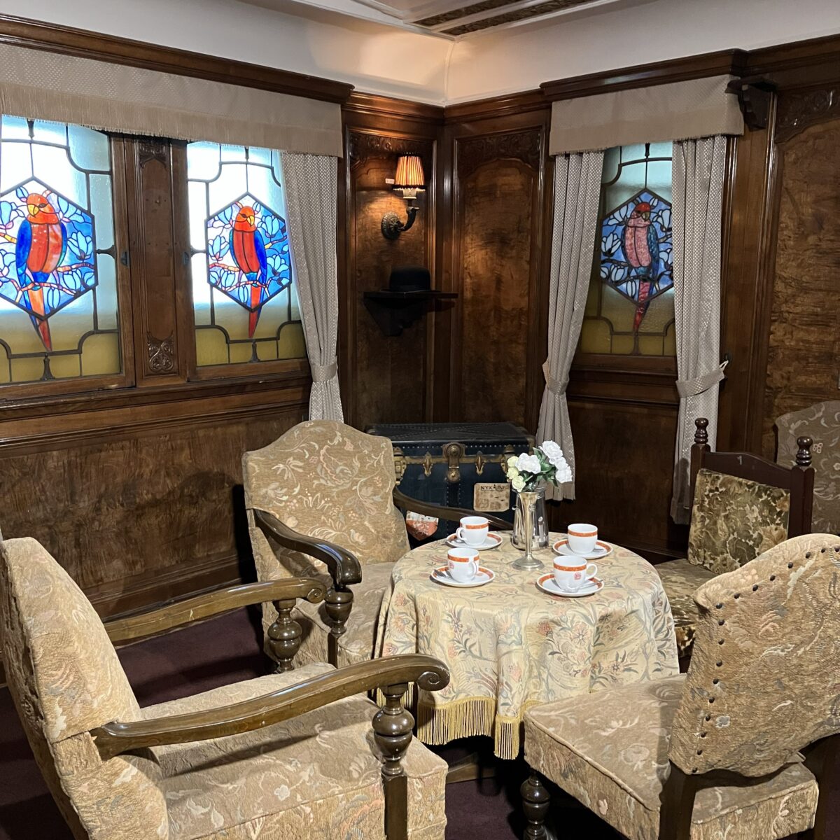 一等特別室はチャールズ・チャップリンなど著名人が利用したスイートルーム