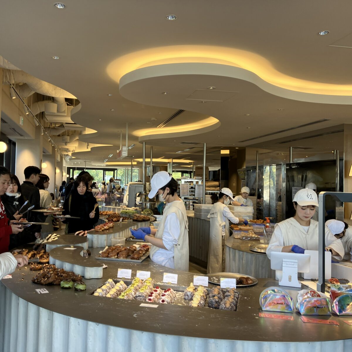 『I'm donut ?』横浜臨港パーク店はオープンキッチン