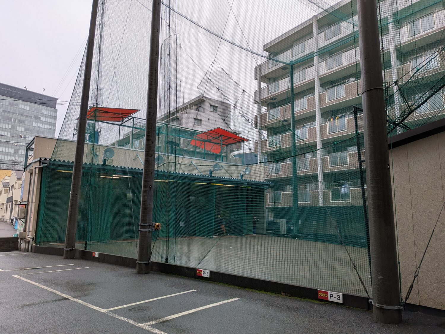 住宅街に突如現れたバッティングセンター・ブンブン。