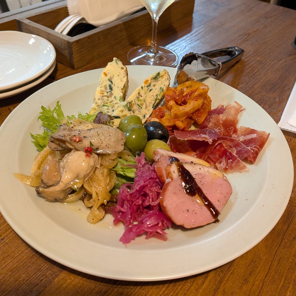 キツネノアトチの「お任せ前菜盛り合わせ」