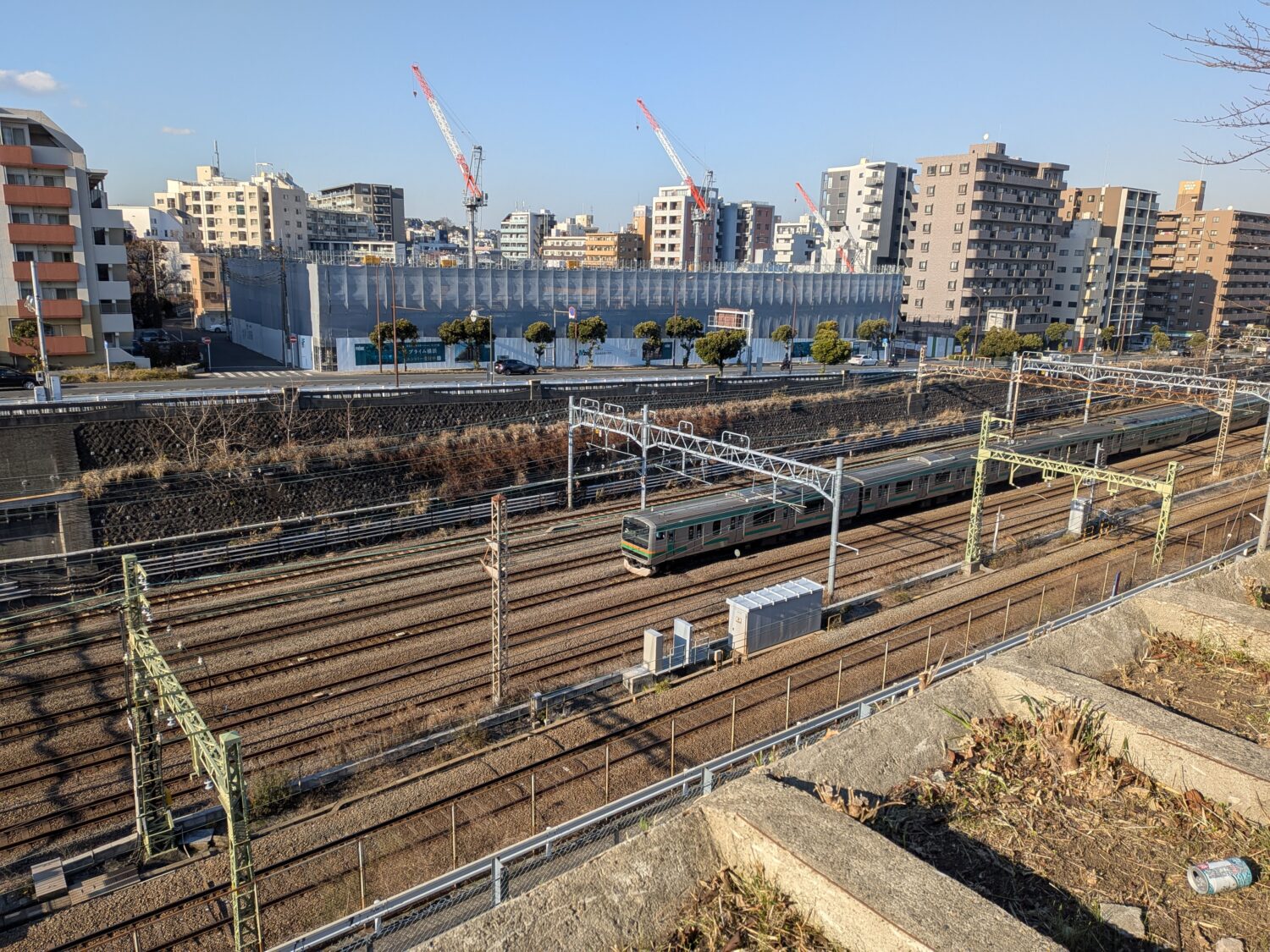 幸ケ谷公園からみえた東海道線