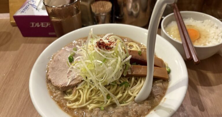 レンゲが立つって本当？ 京都「麺屋 極鶏® 一乗寺本店」の鶏だく®が想像以上に濃厚だった