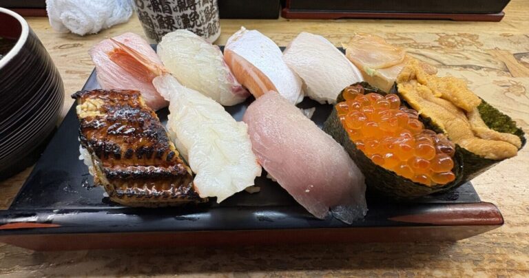 ウニ・イクラ・トロ全部入り！立喰い寿司 七幸の「特上にぎり」がコスパ最強すぎた
