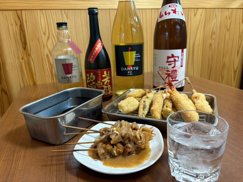 串かつ＆どてやきと神村酒造「暖ボール」（写真提供：串かつちとせ）