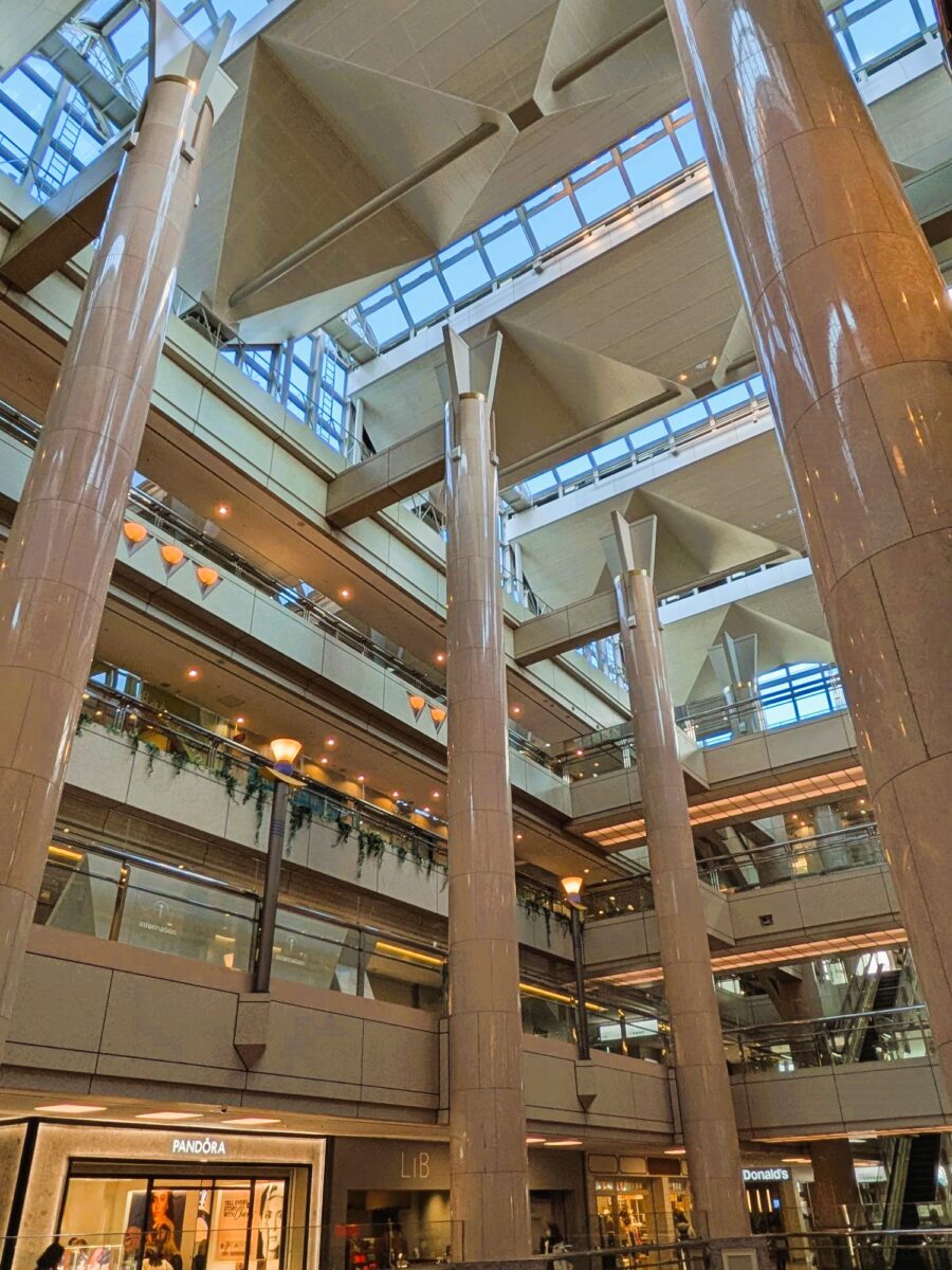 ランドマークプラザの吹き抜け内観