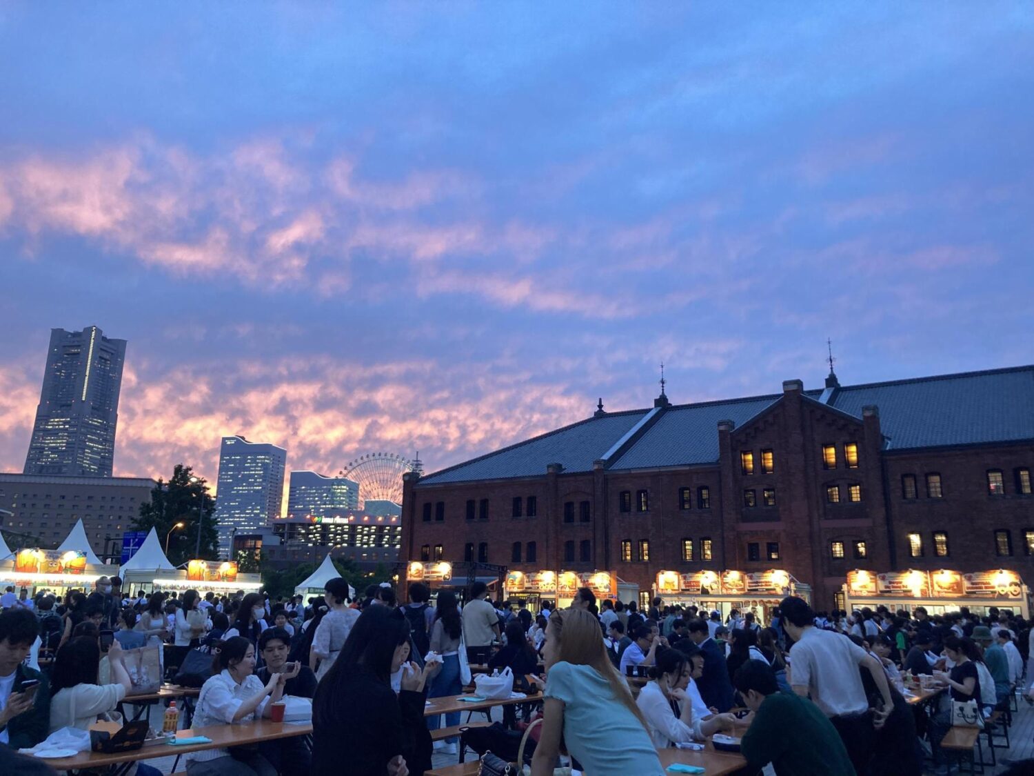 横浜赤レンガ倉庫のイベントと夜景の写真