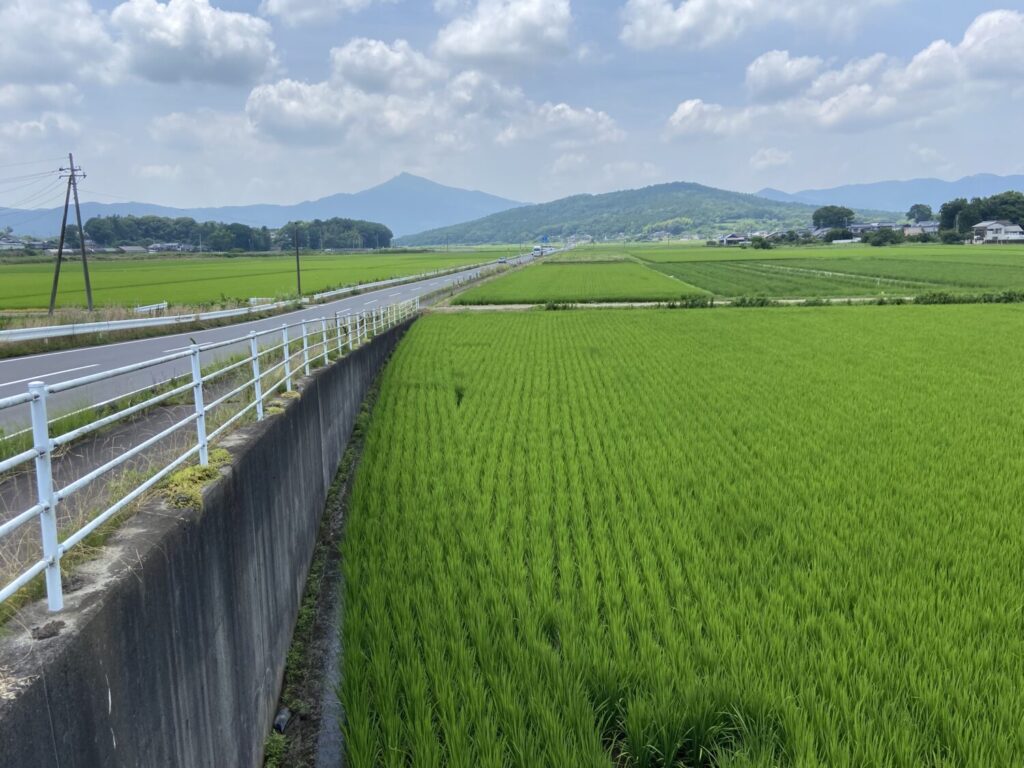 八郷盆地の田園風景