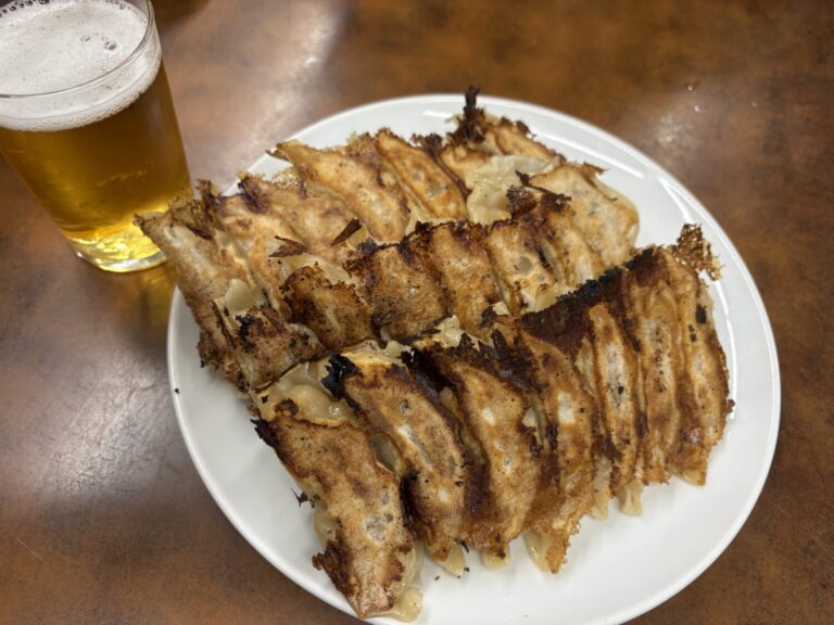 味噌ダレで完成する神戸餃子｜昭和32年創業「ぎょうざの店ひょうたん 三宮店」の伝統の味を実食
