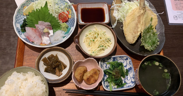 淡路島・洲本の商店街で出会う島の日常｜地元の食材をふんだんに使った「しあわせ島ごはん まどみ」