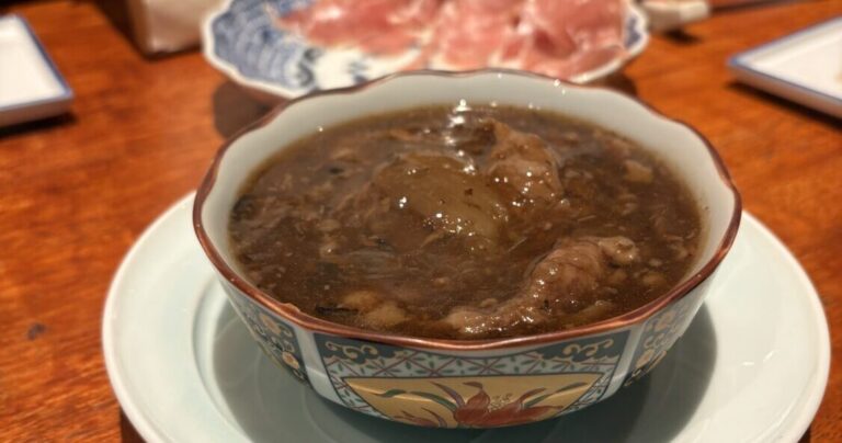 店員さんがペアリングを教えてくれる！三ノ宮の路地裏にある「豆皿小皿 食卓とワイン」