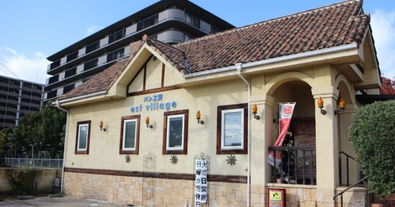 【毎日70種類以上】フランス仕込みの本格派パンが大人気！パン工房 est village｜大和郡山市