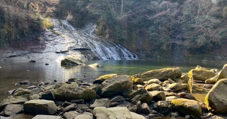 千葉の秘境、養老渓谷を代表する「粟又の滝」