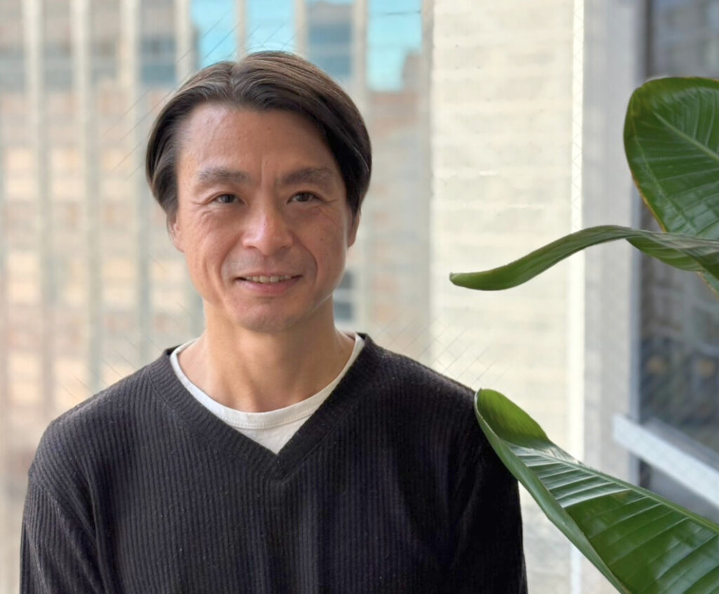 紙相撲大会主催の奥谷さん