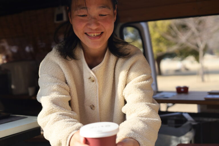 おむすびと紅茶のキッチンカー「彩ムスヒ」の魅力とは【前編】｜愛媛県松山市