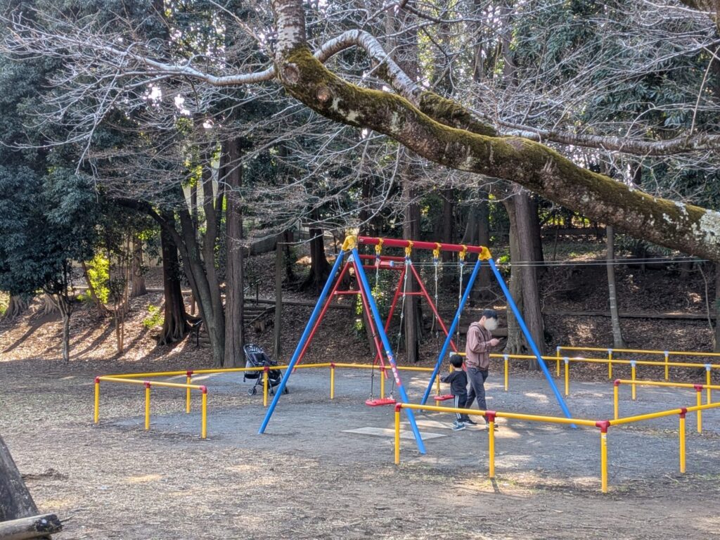 東部近隣公園のブランコ