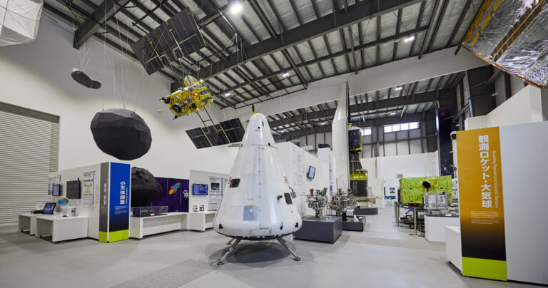 ド迫力、ロケットや小惑星探査機「はやぶさ2」が目の前に-JAXA相模原キャンパス　宇宙科学探査交流棟｜神奈川県相模原市