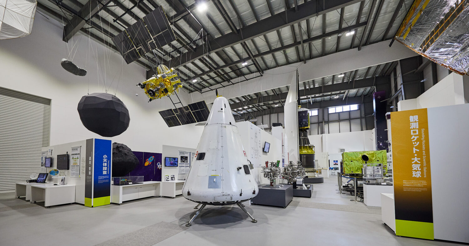 ド迫力、ロケットや小惑星探査機「はやぶさ2」が目の前に-JAXA相模原