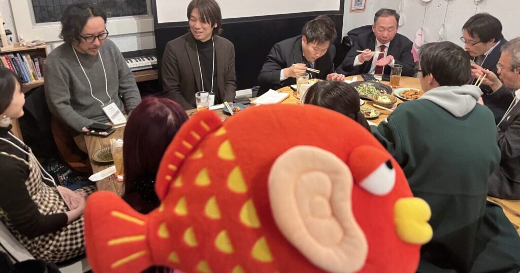 「どうだい？」君と談笑する参加者