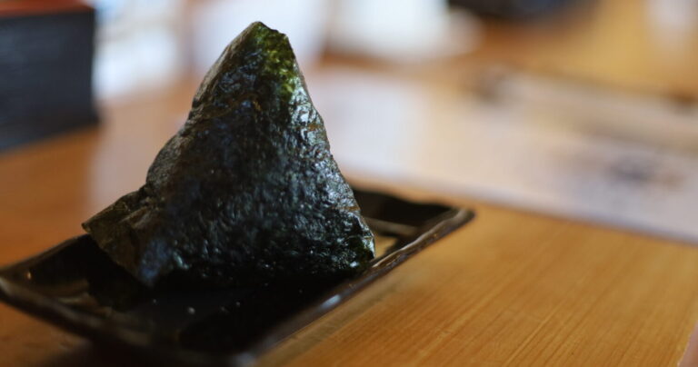 塩にぎりが主役「おにぎり鼓」の魅力とは？実食レポ（愛媛県松山市）