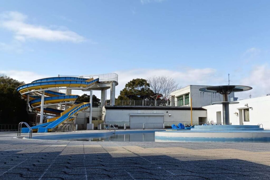 愛知県稲沢市「木曽川祖父江緑地」屋外プール