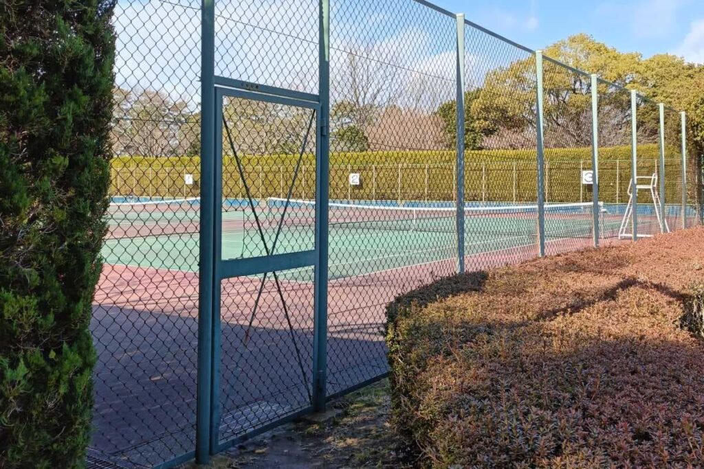 愛知県稲沢市「木曽川祖父江緑地」テニスコート