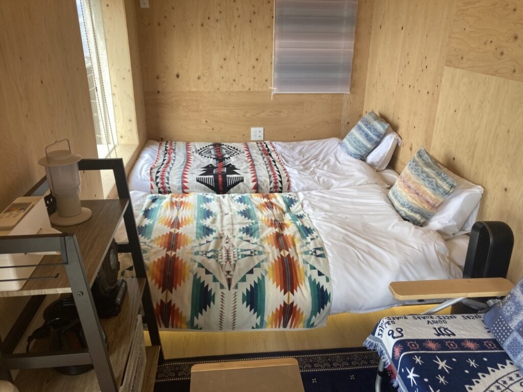 ベッドが2つアップです。