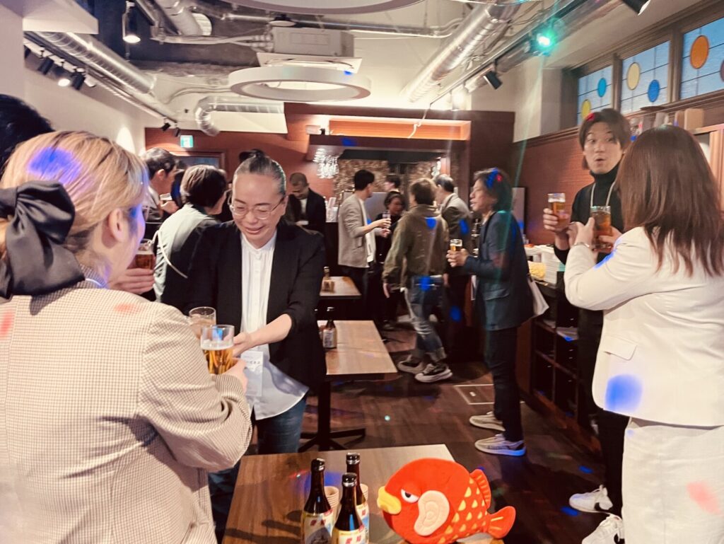 参加者同士の乾杯