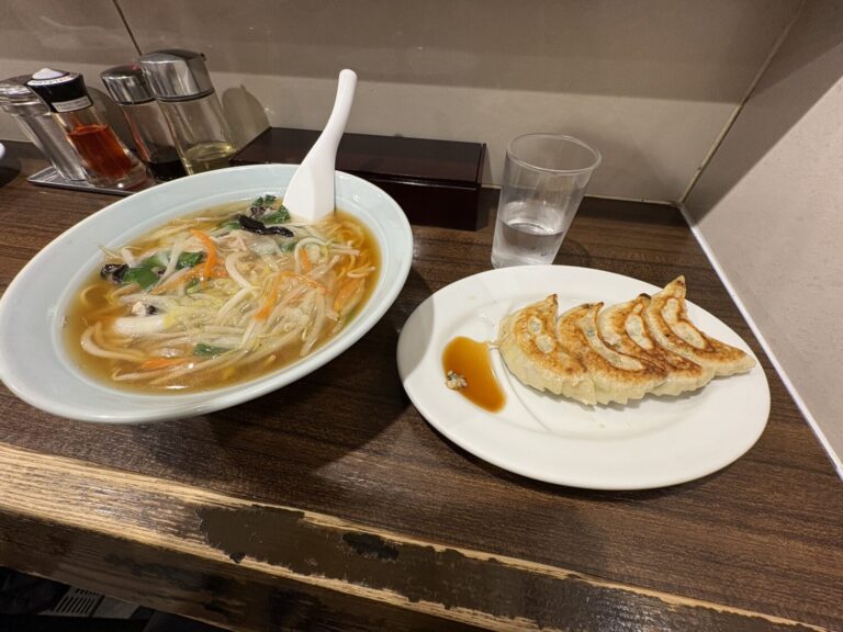やさしさとパンチが同居するサンマーメンと餃子｜横浜の町中華「龍味」