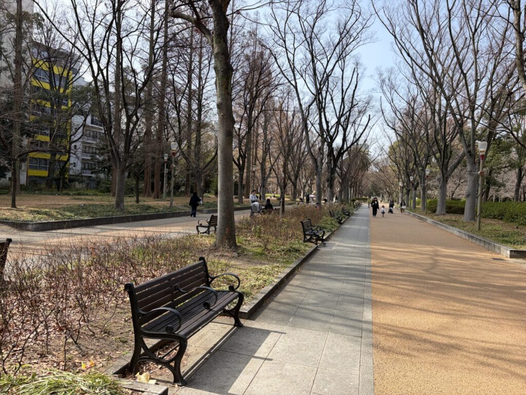 まるで生きているみたい！リアルな彫刻が並ぶ靭公園｜大阪府大阪市