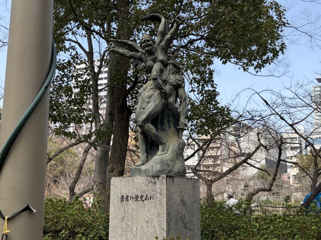 蝉　彫刻 タイガーアイ彫刻セミ - 埼玉県吉川市の天然石専門店・水晶