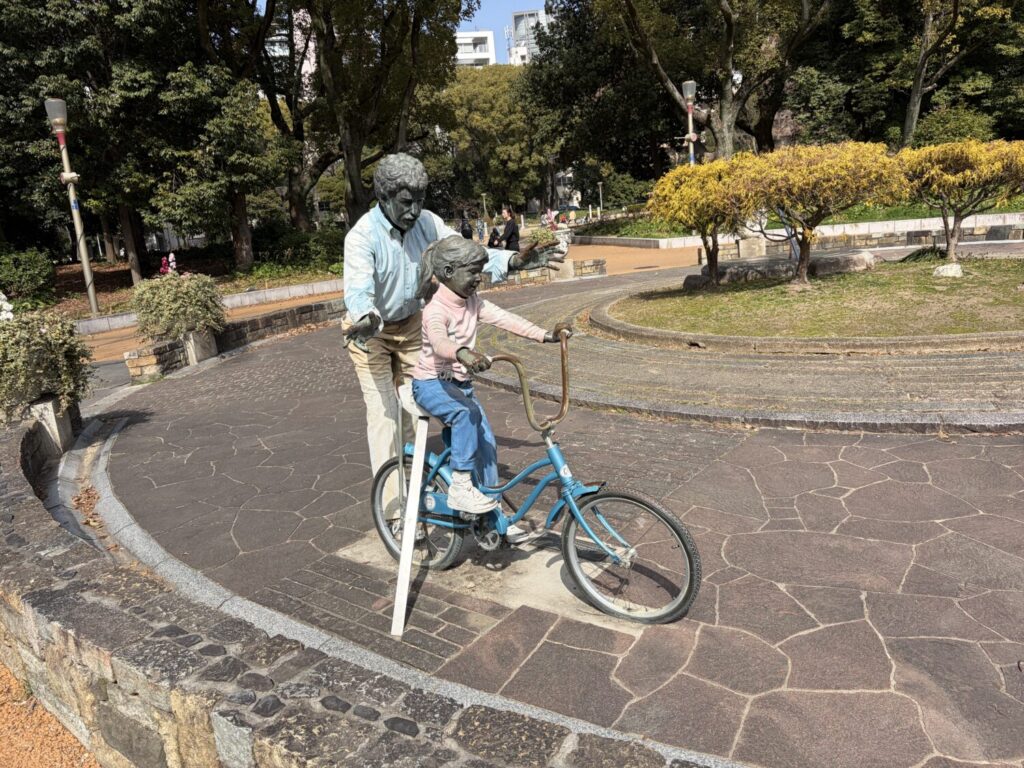 まるで生きているみたい！リアルな彫刻が並ぶ靭公園｜大阪府大阪市