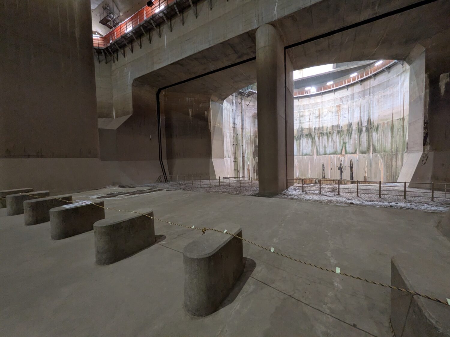 首都圏外郭放水路の第一立坑内部