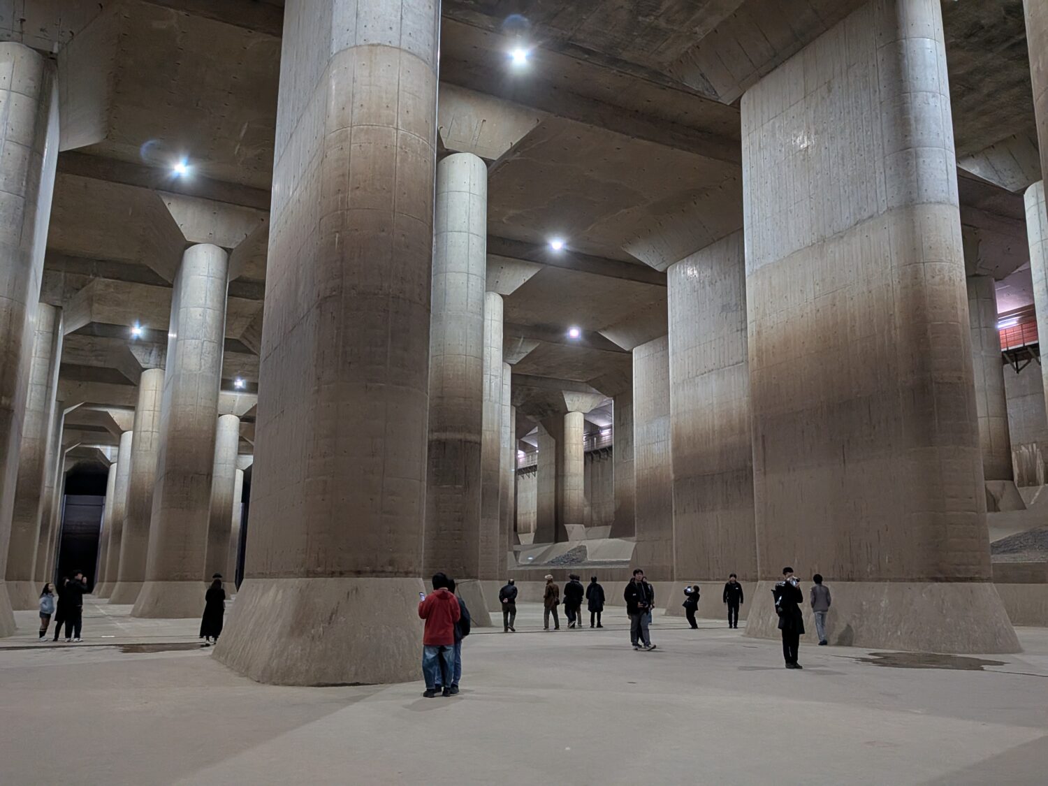首都圏外郭放水路の内部