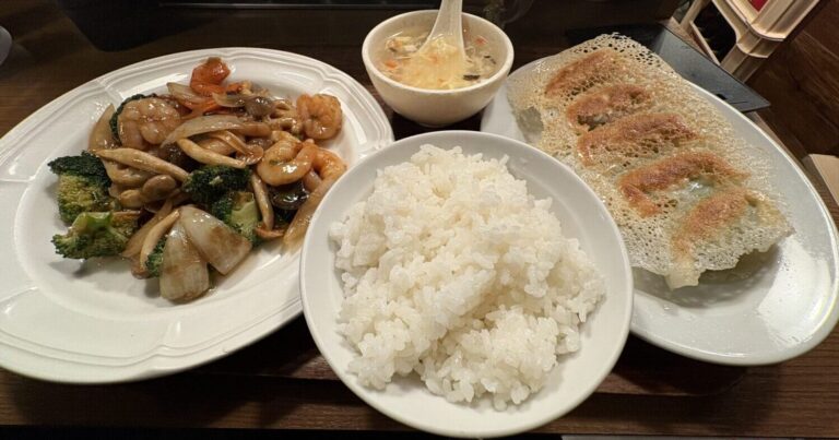 横浜スタジアム帰りに立ち寄りたい24時間営業の「関内餃子軒」の満腹ディナーセット