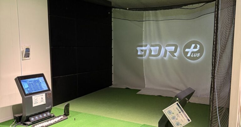 手ぶらで24時間通えるインドアゴルフ練習場｜100 GIRI GOLF 海浜幕張店