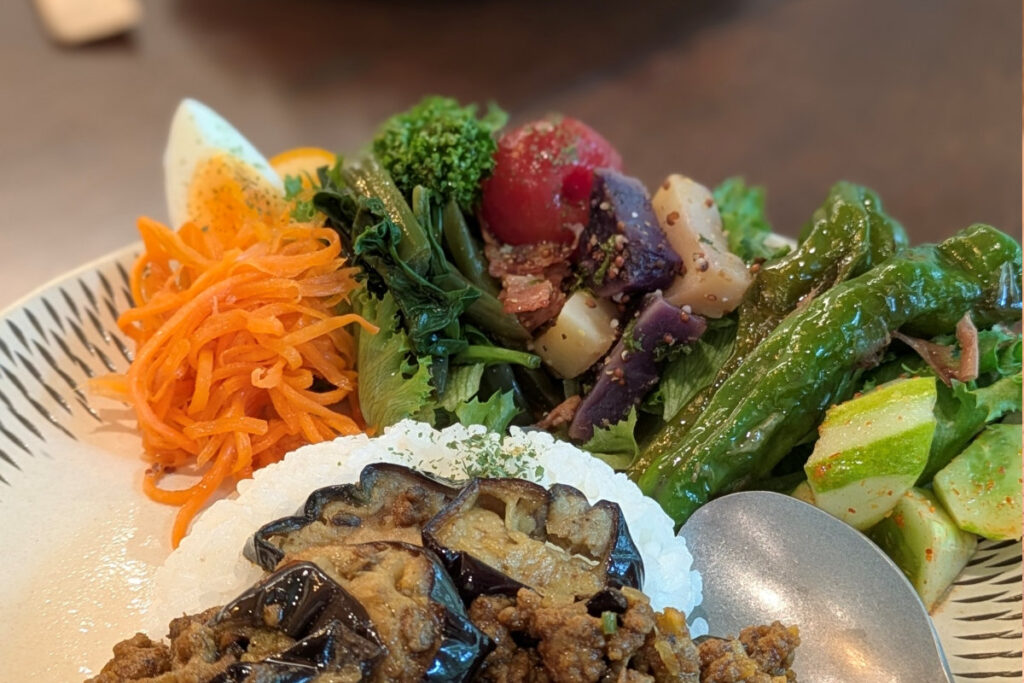 カフェポコー/Cafe Pokój――ドライカレーの副菜