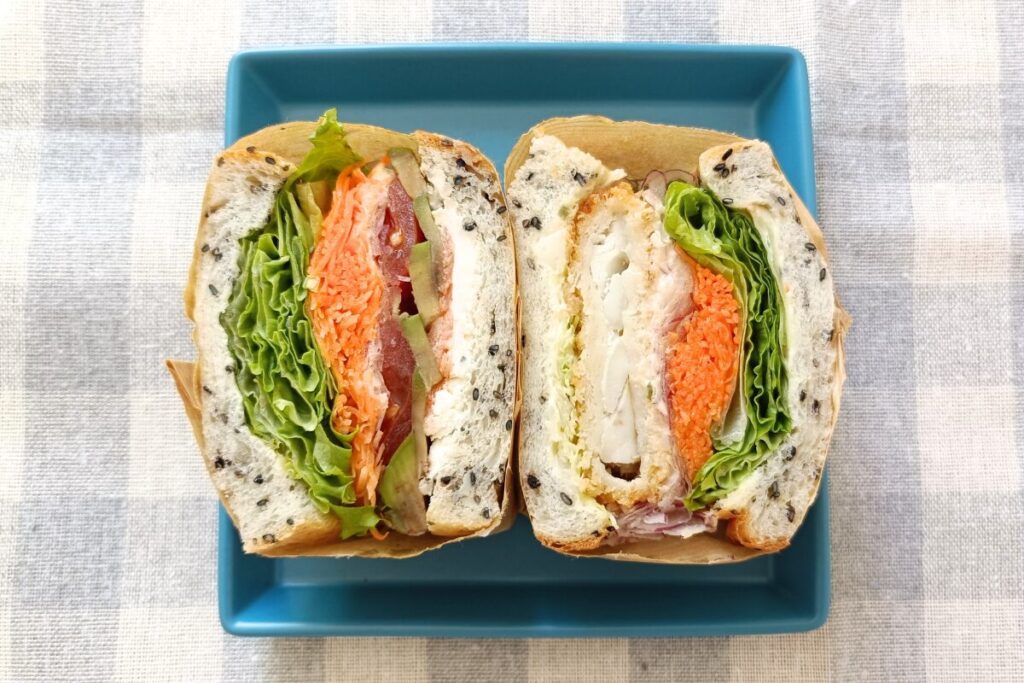 ブーランジェリーリヴィエール　黒ゴマ食パンのミニわんぱくサンド