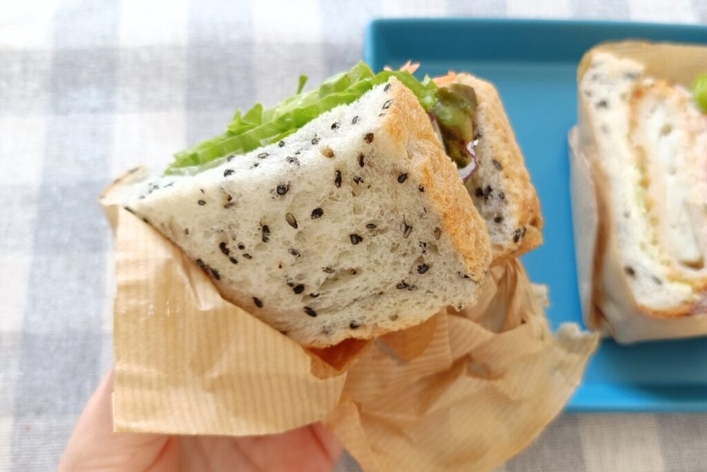 ブーランジェリーリヴィエール　黒ゴマ食パンのミニわんぱくサンド