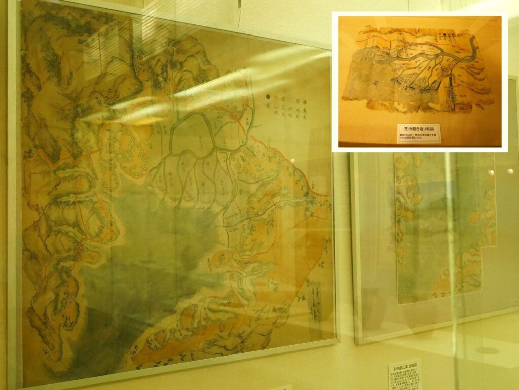 左右ともに引佐細江津波絵図(右上:荒所起き帰り絵図)