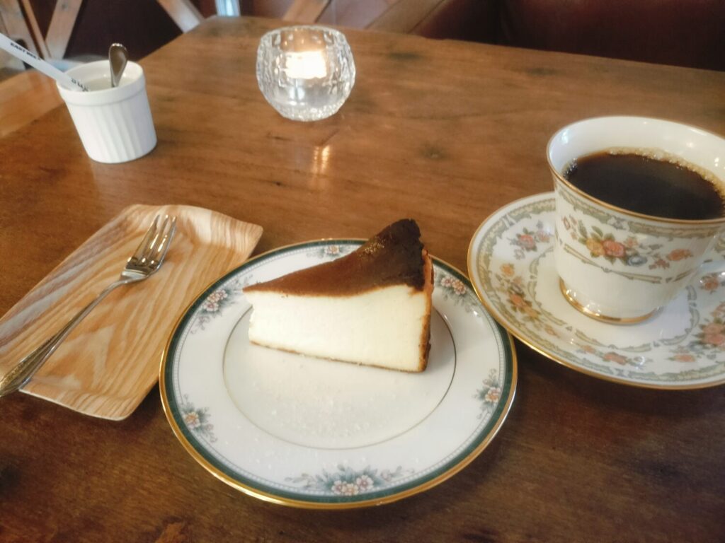 バスクチーズケーキとコーヒー