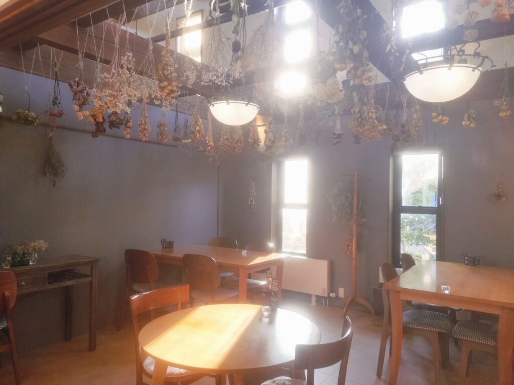 店内ドライフラワー