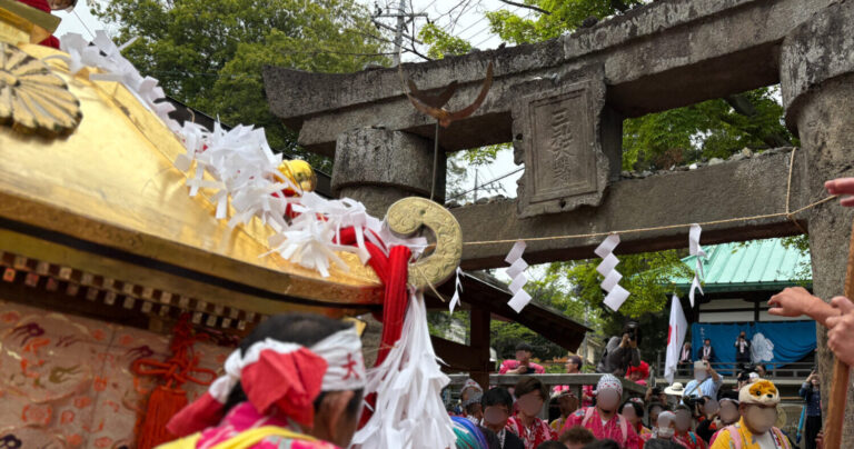 女装の男たちが「ソコダイ！」と叫び神輿を揺らす奇祭「おみゆきさん」【後編】山梨県笛吹市