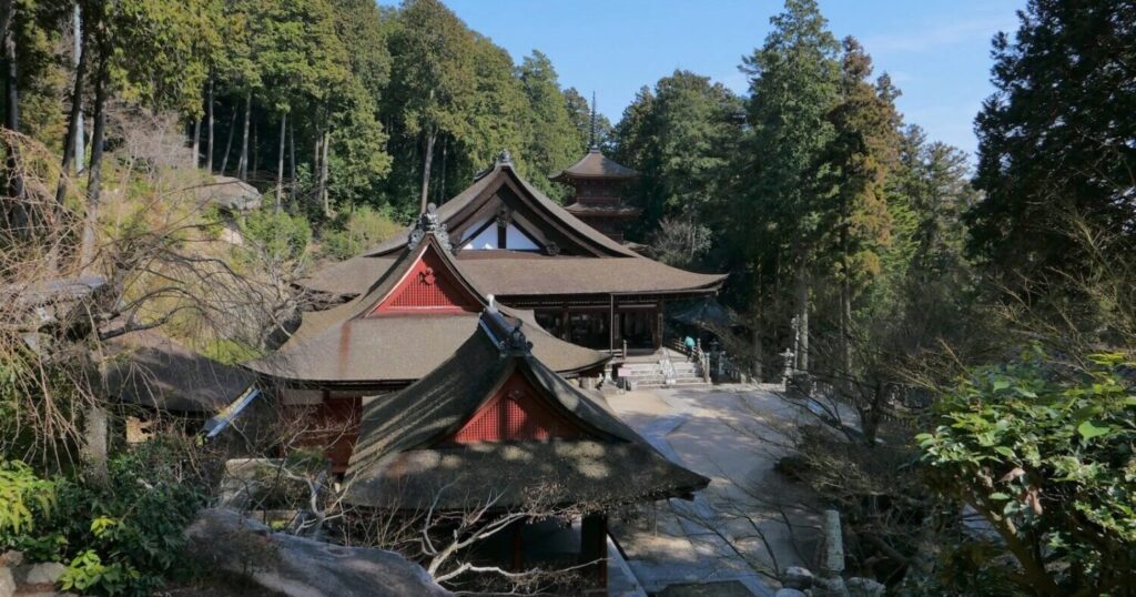 長命寺（滋賀県近江八幡市）聖徳太子建立の伝統的な寺院