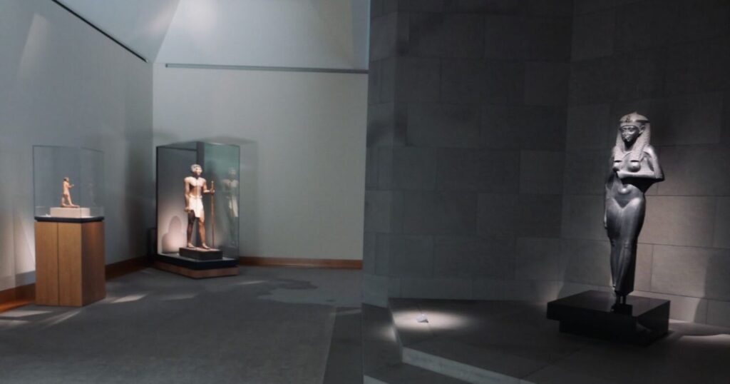 MIHO MUSEUM（ミホ・ミュージアム）の古代エジプト展示室。滋賀・甲賀市