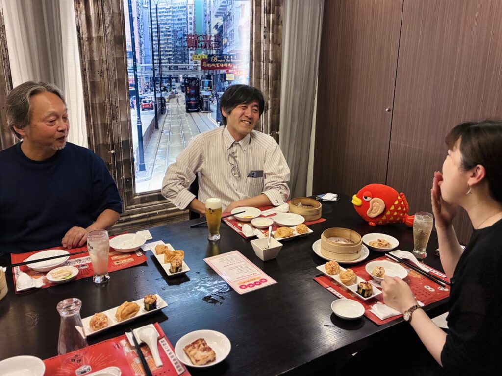 サポーターお三方が談笑